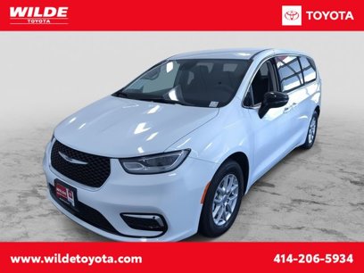 Used 2024 Chrysler Pacifica Touring-L
