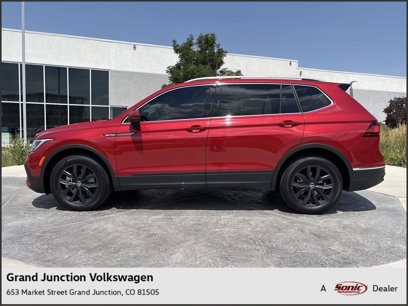 Used 2024 Volkswagen Tiguan SE w/ Panoramic Sunroof Package