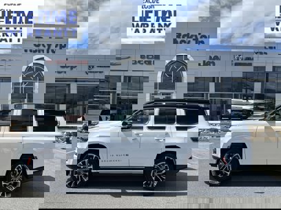 New 2025 Jeep Grand Wagoneer Series III w/ HD Trailer Tow Package