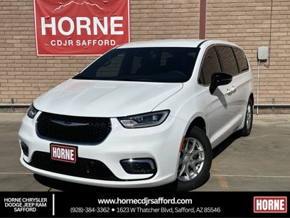 New 2025 Chrysler Pacifica Select