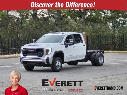 New 2025 GMC Sierra 3500 Pro w/ Convenience Package