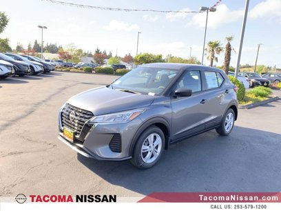 New 2025 Nissan Kicks Play S