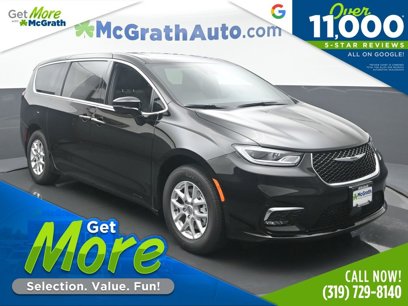 New 2025 Chrysler Pacifica Select