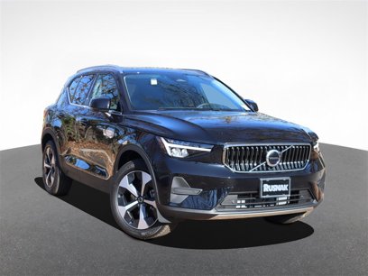 New 2025 Volvo XC40 B5 Core w/ Protection Package Premier