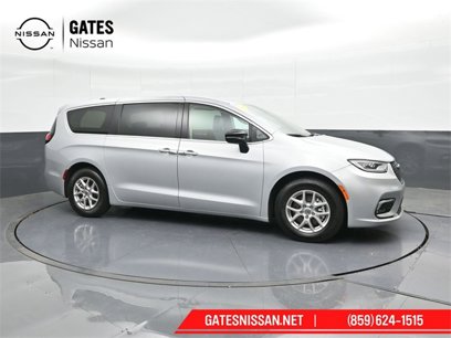 Used 2024 Chrysler Pacifica Touring-L