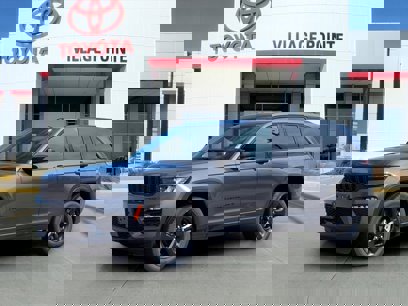 Used 2024 Jeep Grand Cherokee Limited w/ Black Appearance Package