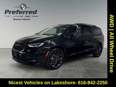 Used 2022 Chrysler Pacifica Limited w/ S Appearance Package