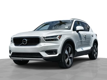 Used 2022 Volvo XC40 T5 Momentum