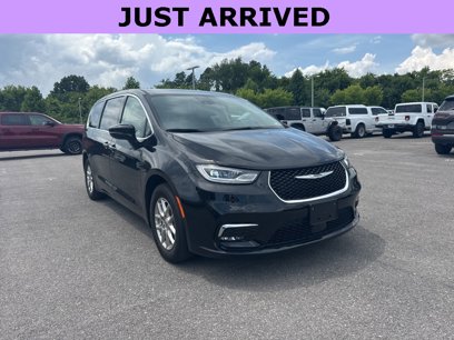 Used 2024 Chrysler Pacifica Touring-L