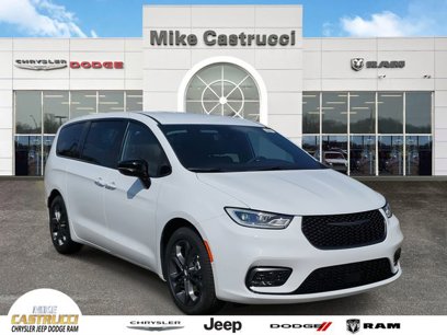 New 2026 Chrysler Pacifica Select