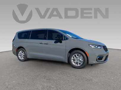 New 2025 Chrysler Pacifica Select