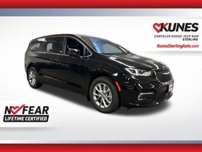 New 2025 Chrysler Pacifica Select