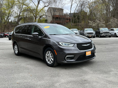 Certified 2022 Chrysler Pacifica Touring-L w/ Uconnect Theater Family Group