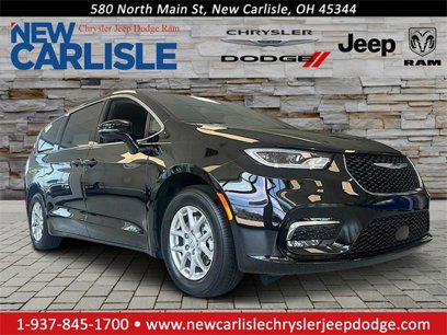 New 2025 Chrysler Pacifica Select