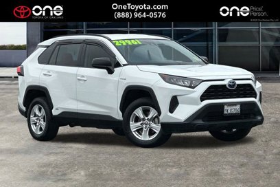Used 2021 Toyota RAV4 LE w/ Carpet Mat Package (TMS)