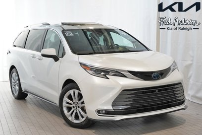 Used 2022 Toyota Sienna Platinum