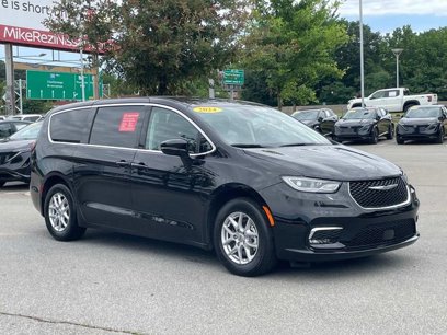 Used 2024 Chrysler Pacifica Touring-L