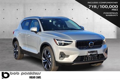 New 2025 Volvo XC40 B5 Plus w/ Climate Package