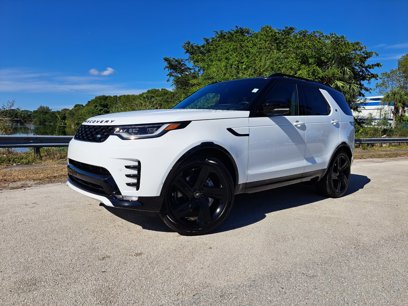New 2025 Land Rover Discovery Dynamic SE
