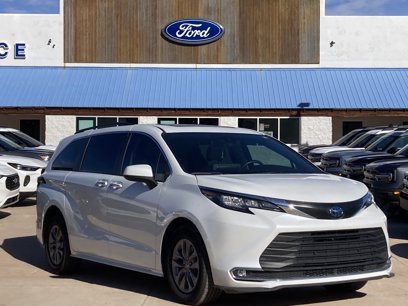 Used 2023 Toyota Sienna XLE