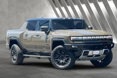 Certified 2025 GMC Hummer EV 3X w/ LPO, Dark Essentials Package