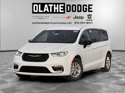 New 2025 Chrysler Pacifica Select w/ Uconnect Theater Family Group