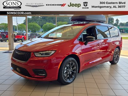 New 2025 Chrysler Pacifica Select