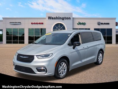 Used 2024 Chrysler Pacifica Touring-L