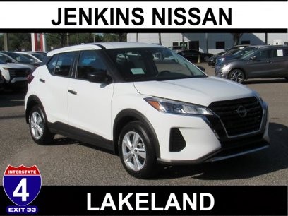 New 2025 Nissan Kicks Play S