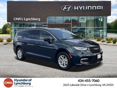 Used 2025 Chrysler Pacifica Select