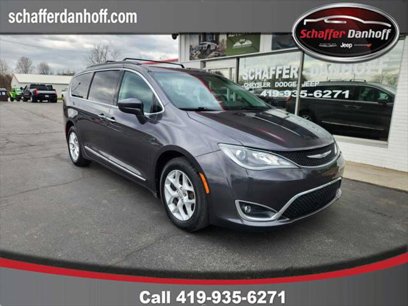 Used 2017 Chrysler Pacifica Touring-L w/ Tire & Wheel Group