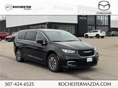 Used 2024 Chrysler Pacifica Select