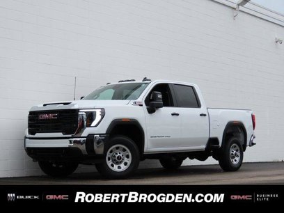 New 2024 GMC Sierra 2500 Pro w/ Convenience Package