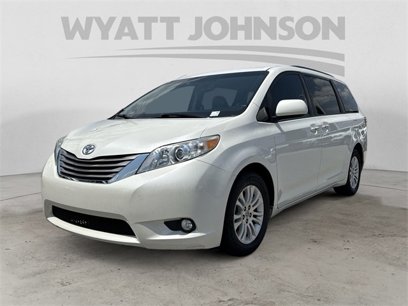 Used 2017 Toyota Sienna XLE Premium
