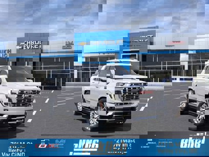 New 2025 GMC Yukon Denali w/ Sun & Power Step Package