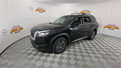 New 2025 Nissan Pathfinder SV w/ SV Premium Package