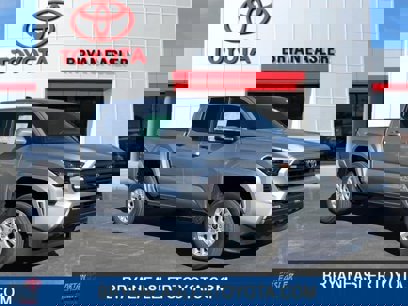 New 2025 Toyota Tacoma SR5
