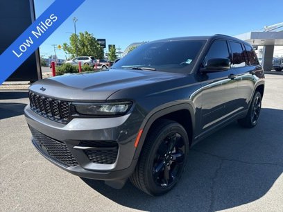 Used 2025 Jeep Grand Cherokee Altitude