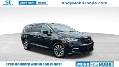 Used 2023 Chrysler Pacifica Touring-L