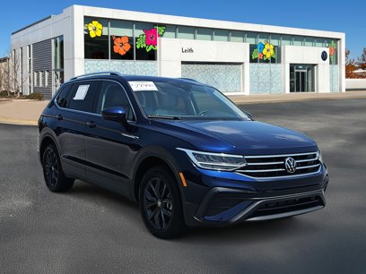Used 2024 Volkswagen Tiguan SE w/ Panoramic Sunroof Package