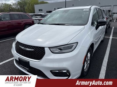 New 2025 Chrysler Pacifica Select