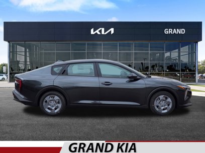 New 2025 Kia K4 LX