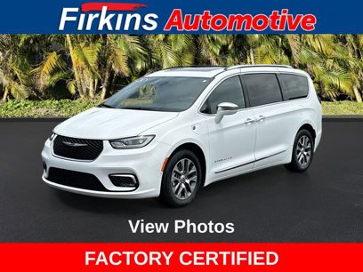 Used 2024 Chrysler Pacifica Pinnacle