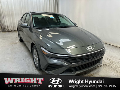New 2025 Hyundai Elantra SE