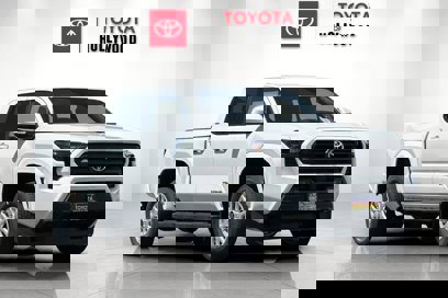 New 2025 Toyota Tacoma SR5