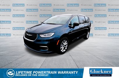 New 2025 Chrysler Pacifica Select
