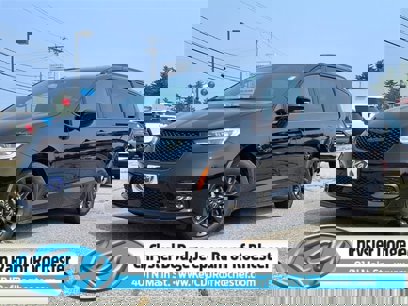 New 2025 Chrysler Pacifica Select