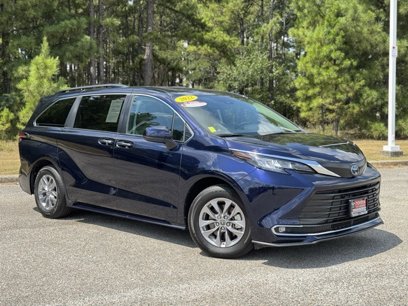Used 2022 Toyota Sienna XLE