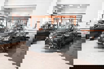 New 2025 Lexus ES 300h w/ Premium Package