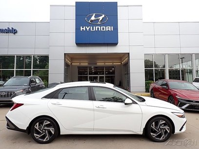 Used 2024 Hyundai Elantra SEL w/ Convenience Package